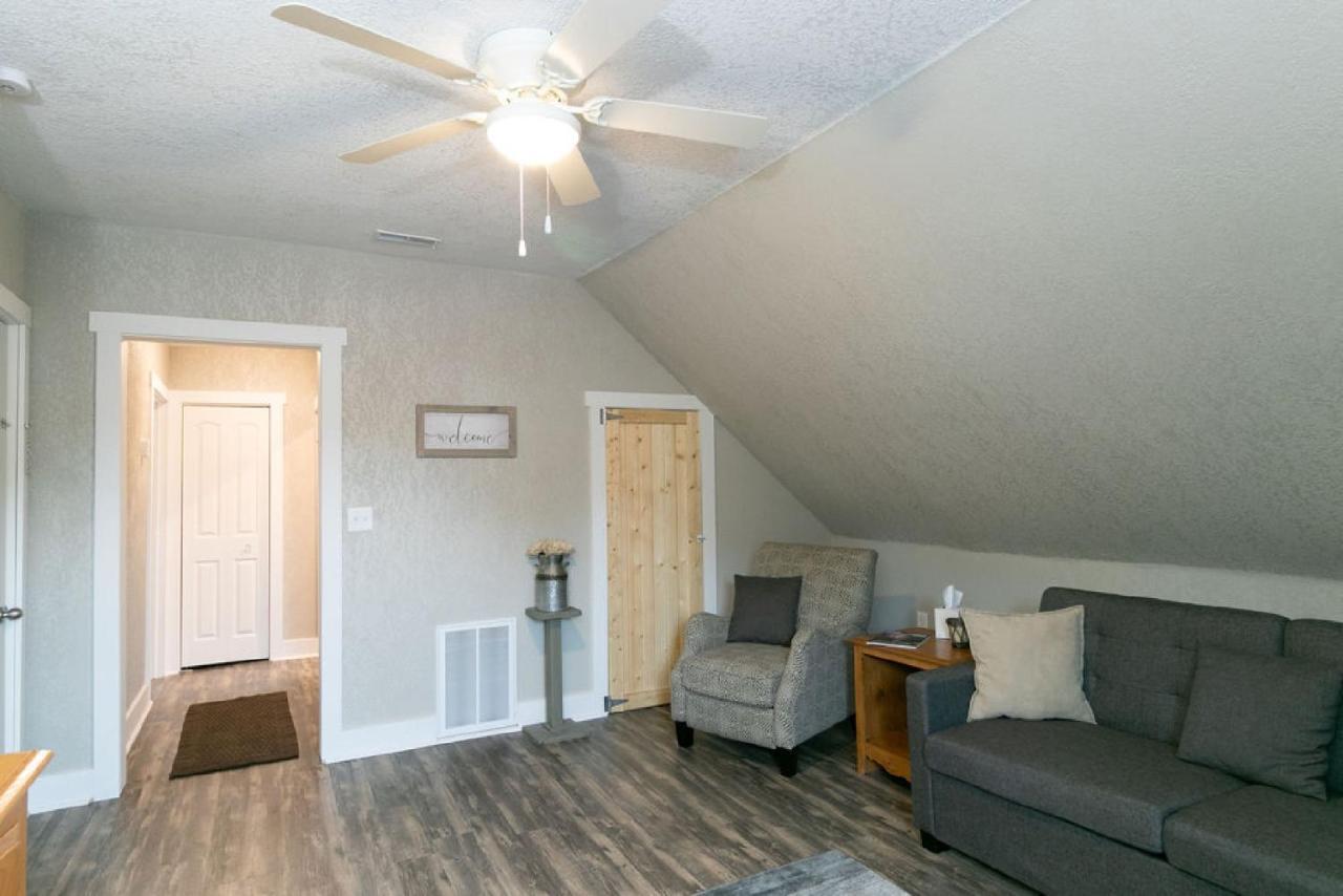 Spacious Rustic Downtown Market St 1 Bedroom Apt, Sleeps Up To 5, Steps To Honeywell & Eagles Theatre Wabash 외부 사진
