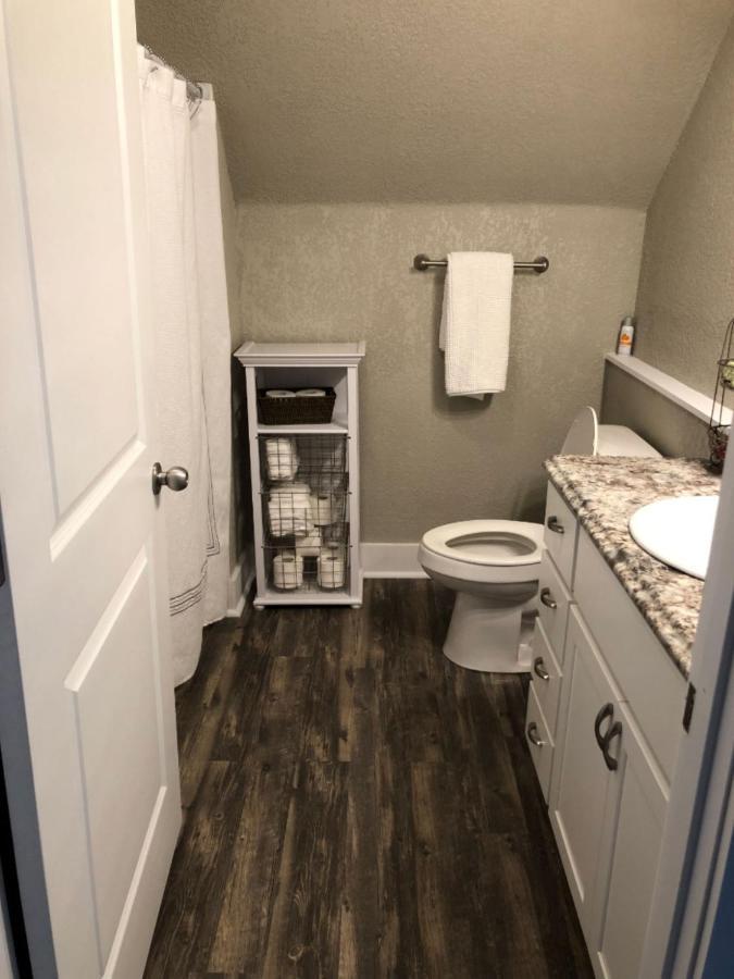 Spacious Rustic Downtown Market St 1 Bedroom Apt, Sleeps Up To 5, Steps To Honeywell & Eagles Theatre Wabash 외부 사진