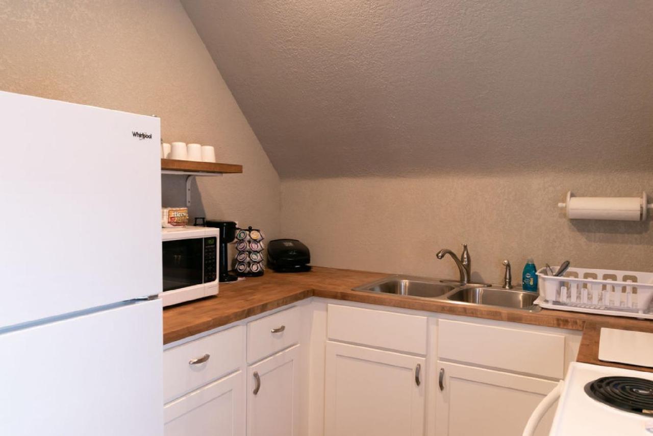 Spacious Rustic Downtown Market St 1 Bedroom Apt, Sleeps Up To 5, Steps To Honeywell & Eagles Theatre Wabash 외부 사진