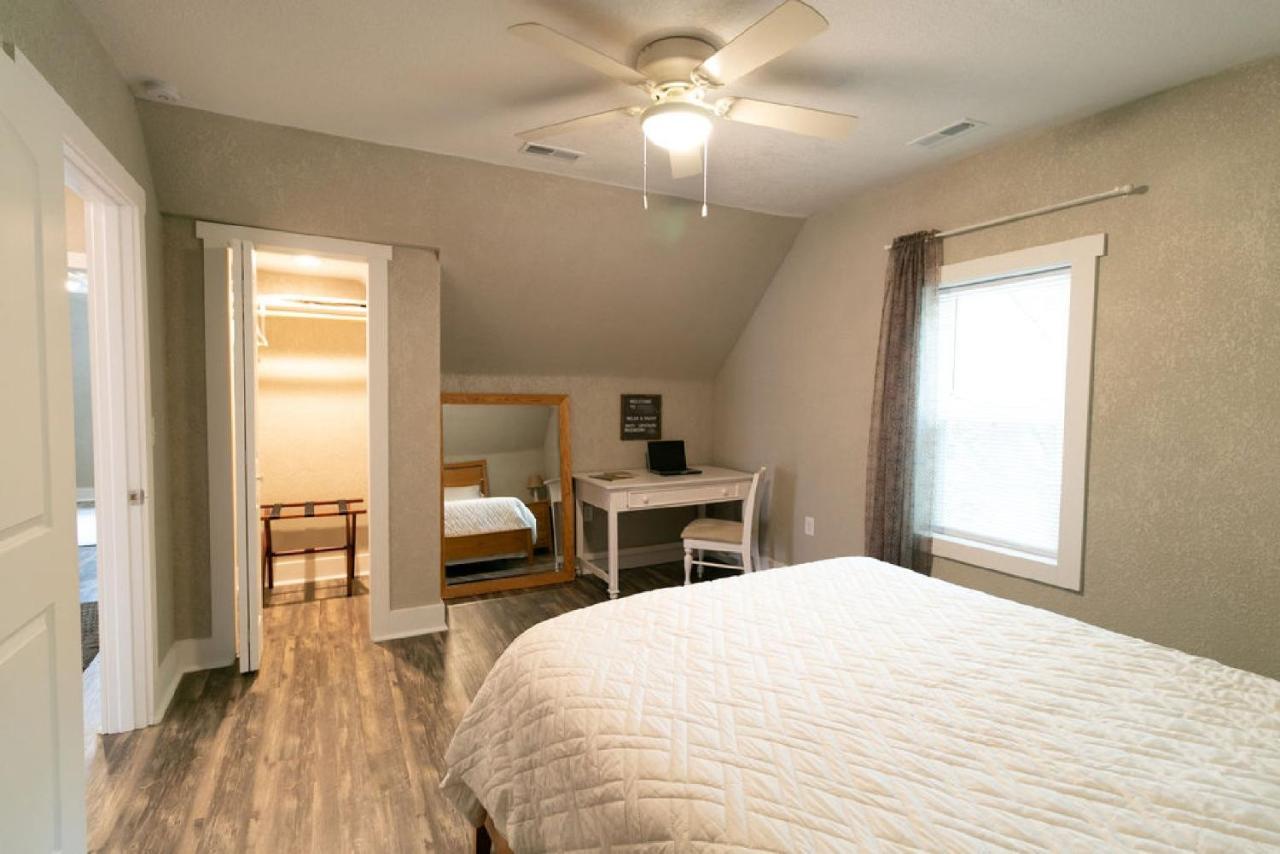 Spacious Rustic Downtown Market St 1 Bedroom Apt, Sleeps Up To 5, Steps To Honeywell & Eagles Theatre Wabash 외부 사진