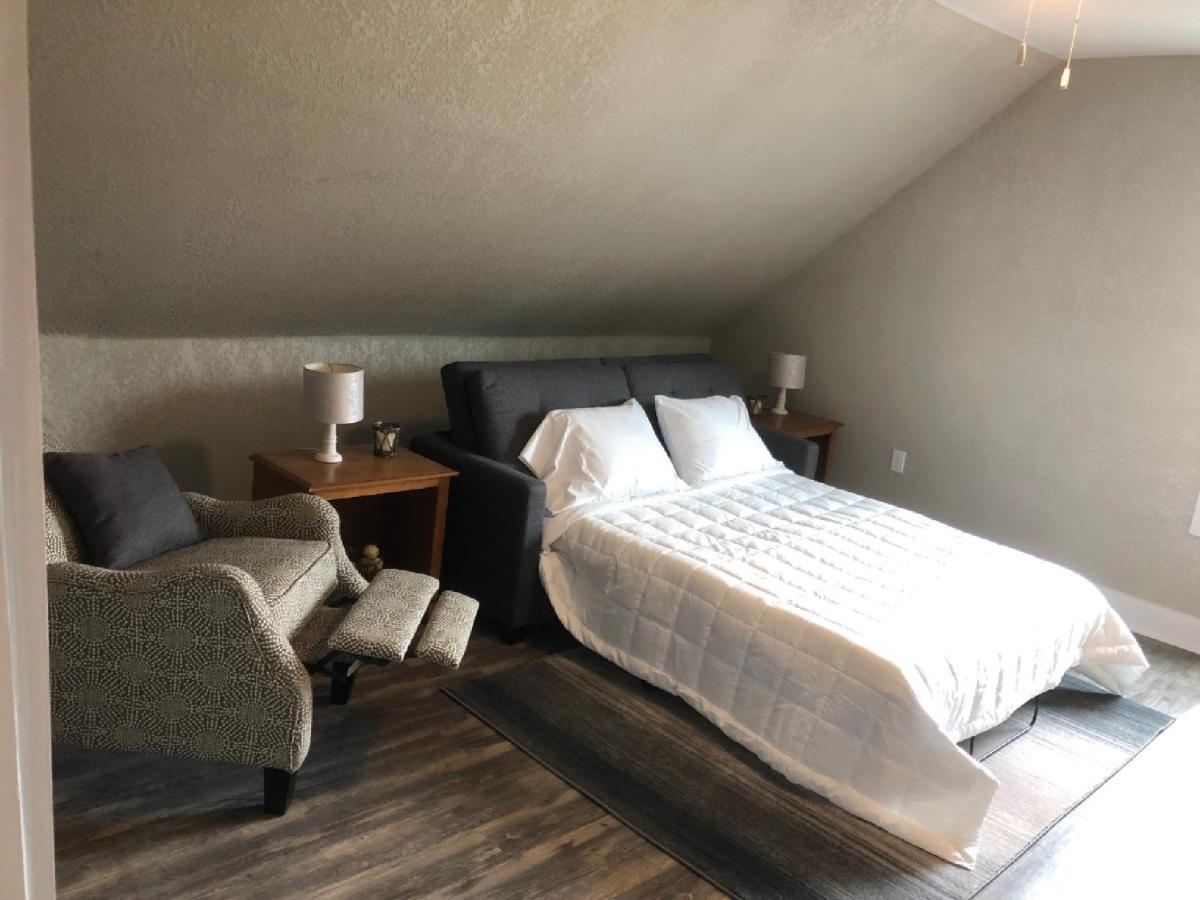 Spacious Rustic Downtown Market St 1 Bedroom Apt, Sleeps Up To 5, Steps To Honeywell & Eagles Theatre Wabash 외부 사진