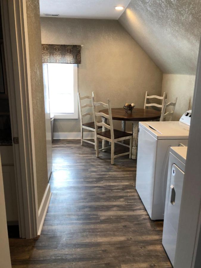 Spacious Rustic Downtown Market St 1 Bedroom Apt, Sleeps Up To 5, Steps To Honeywell & Eagles Theatre Wabash 외부 사진