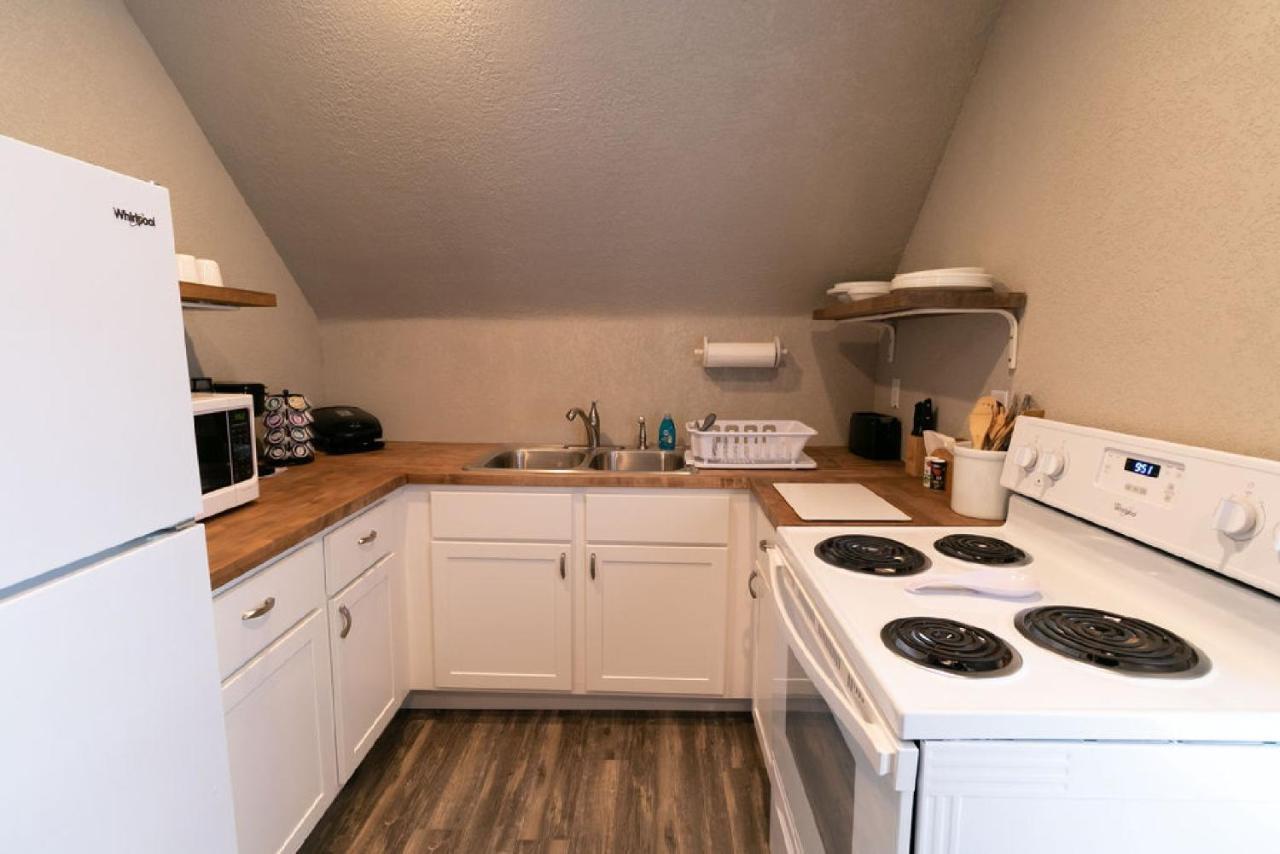 Spacious Rustic Downtown Market St 1 Bedroom Apt, Sleeps Up To 5, Steps To Honeywell & Eagles Theatre Wabash 외부 사진