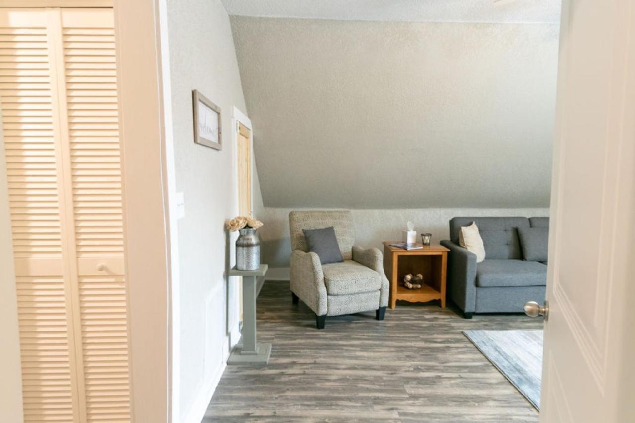 Spacious Rustic Downtown Market St 1 Bedroom Apt, Sleeps Up To 5, Steps To Honeywell & Eagles Theatre Wabash 외부 사진