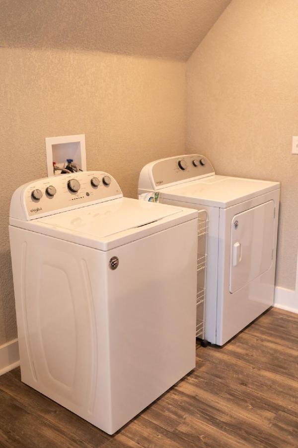 Spacious Rustic Downtown Market St 1 Bedroom Apt, Sleeps Up To 5, Steps To Honeywell & Eagles Theatre Wabash 외부 사진