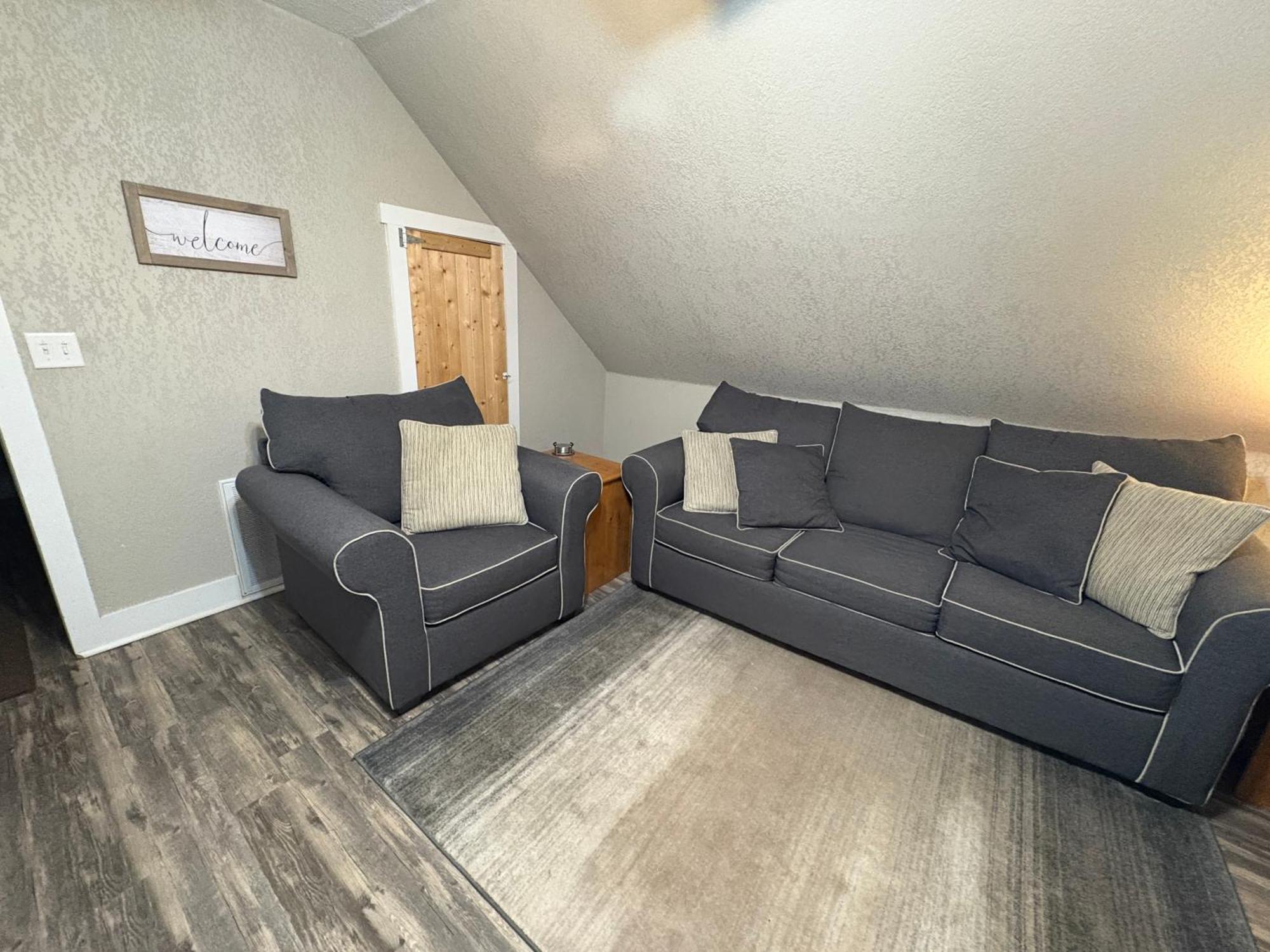Spacious Rustic Downtown Market St 1 Bedroom Apt, Sleeps Up To 5, Steps To Honeywell & Eagles Theatre Wabash 외부 사진