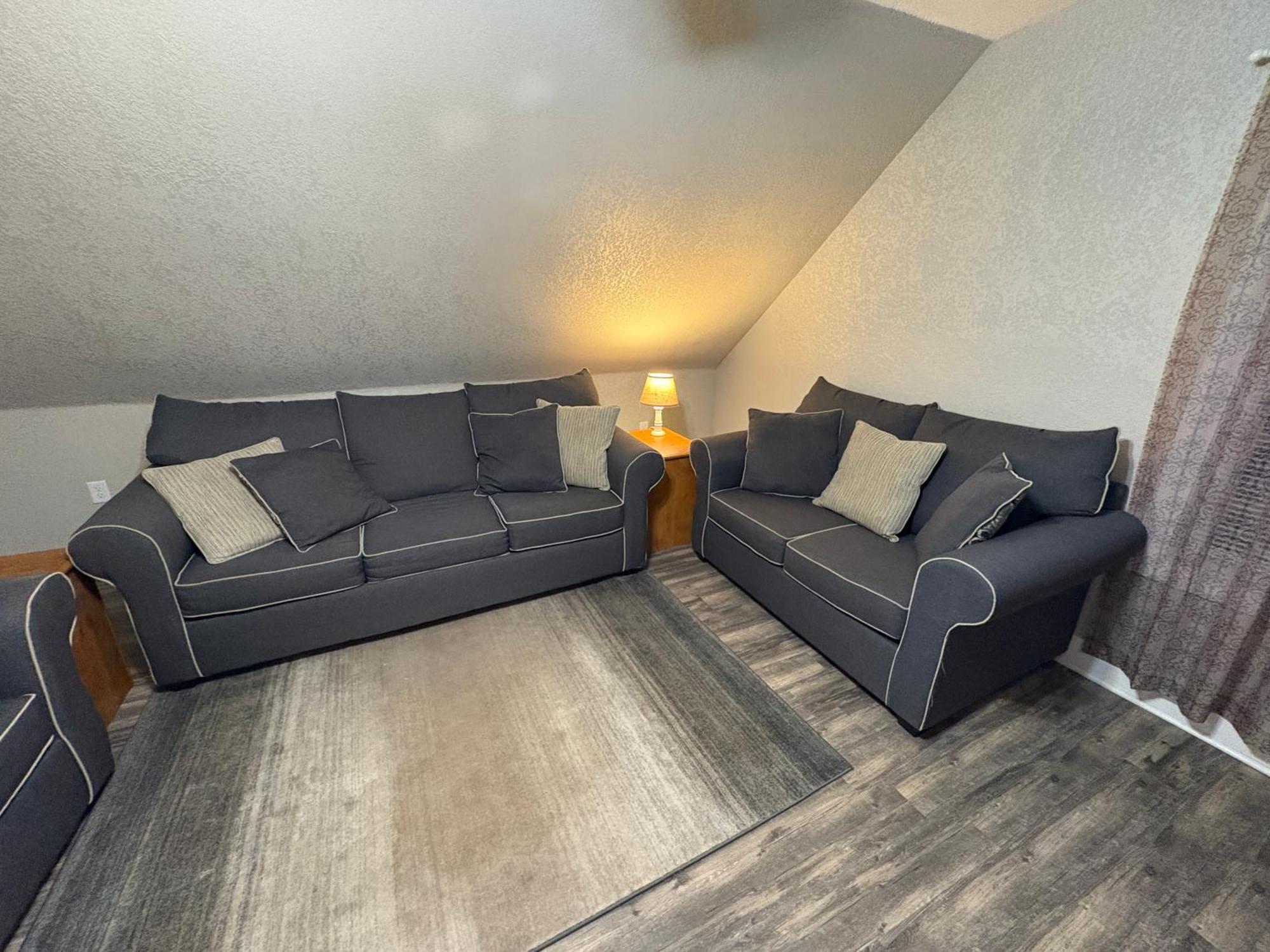Spacious Rustic Downtown Market St 1 Bedroom Apt, Sleeps Up To 5, Steps To Honeywell & Eagles Theatre Wabash 외부 사진